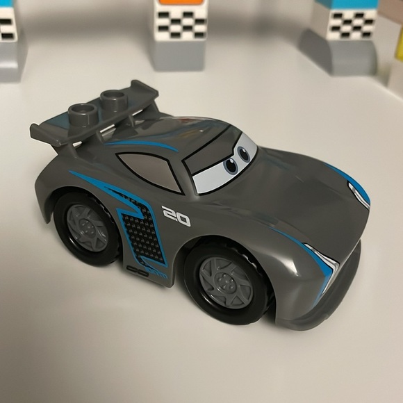 LEGO DUPLO DISNEY PIXAR CARS Piston Cup Race 10857 - Picture 8 of 14